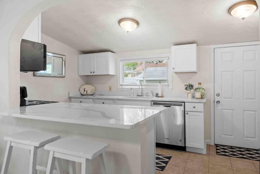 Beach Bungalow - 1 Block To Beach - Pets Welcome! Norfolk Esterno foto