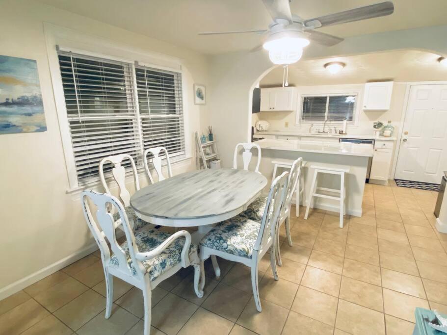 Beach Bungalow - 1 Block To Beach - Pets Welcome! Norfolk Esterno foto