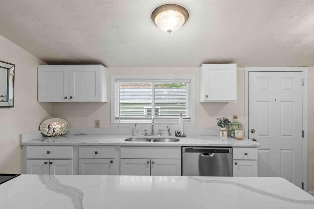 Beach Bungalow - 1 Block To Beach - Pets Welcome! Norfolk Esterno foto