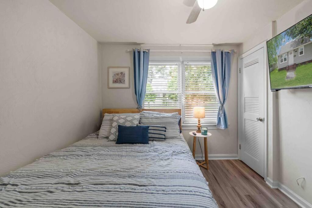 Beach Bungalow - 1 Block To Beach - Pets Welcome! Norfolk Esterno foto